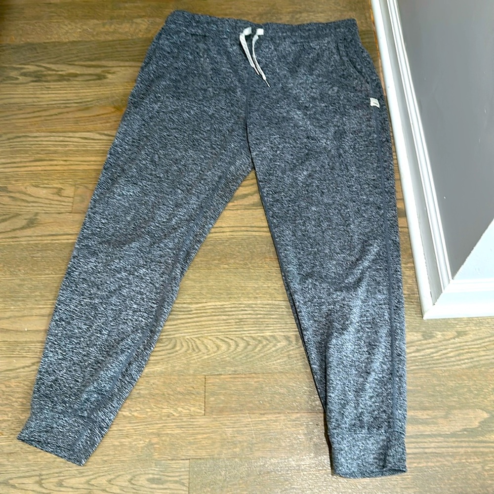 Vuori women's Performance Jogger charcoal medium